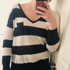 Andrea Jovine Navy & White V-Neck Lightweight Top